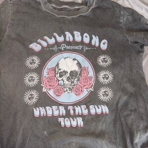 Billabong Cropped Charcoal Skull Graphic Tee